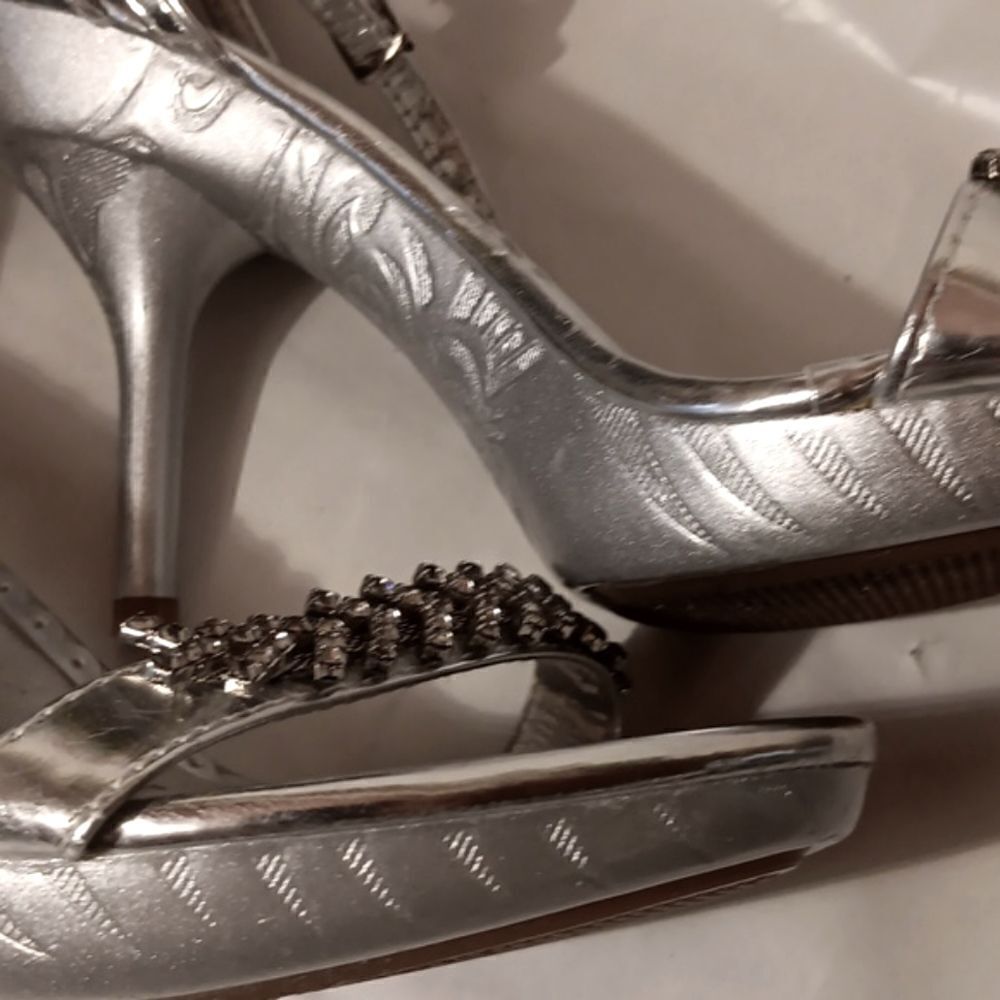TOP Moda Silver Heels - Picture 7 of 12